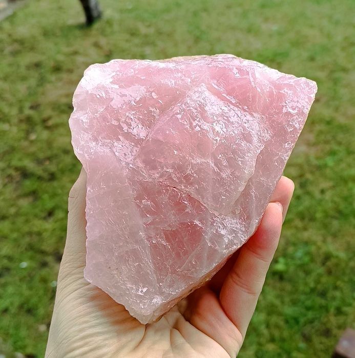 Розов кварц - полускъпоценен камък, необработен, естествен