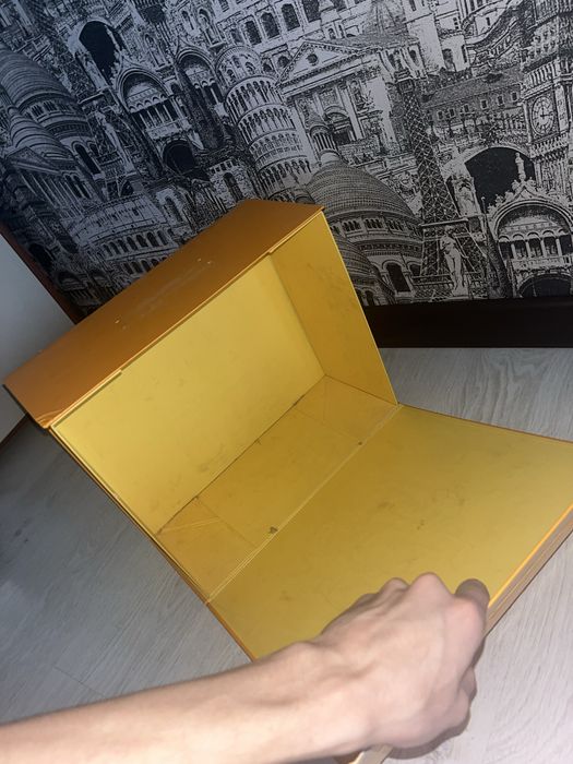 Продам коробку LV
