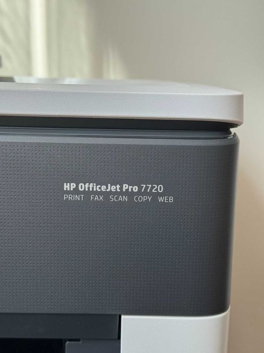 ПРОДАВАМ Принтер HP OfficeJet Pro 7720 Wide Format
