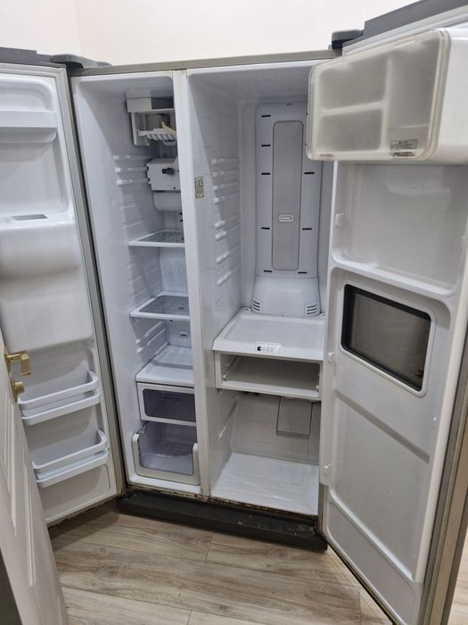 Продам большой холодильник