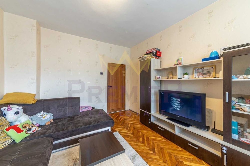 Дава се под наем Тристаен апартамент в Варна, Базар Левски - 70 кв.м за 408 € - Снимка #2