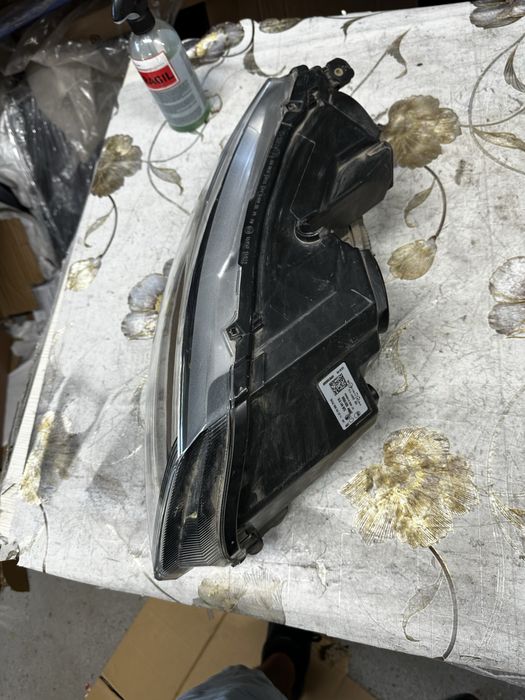 Far dreapta cu defect  skoda rapid.