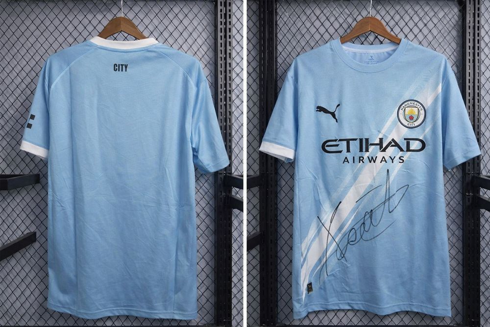 "Abduqodir Xusanov" imzo qòygan "man city" futbolka