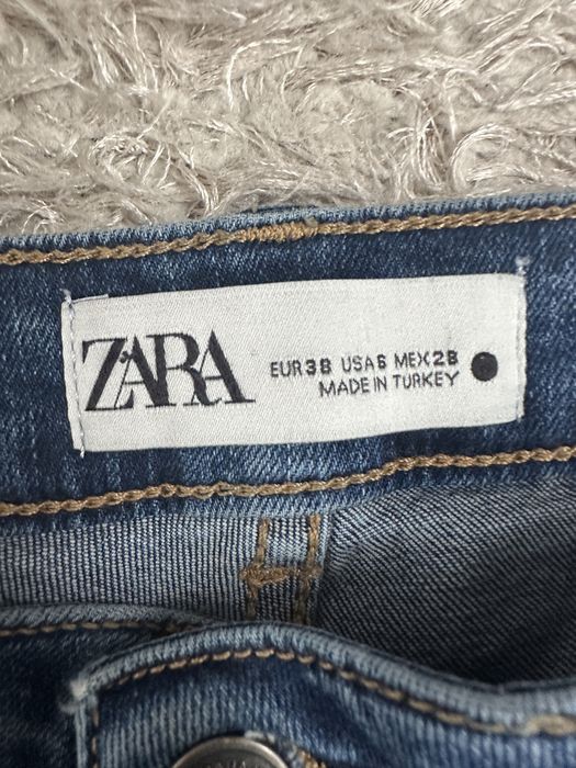 Тъмно сини дънки от Зара