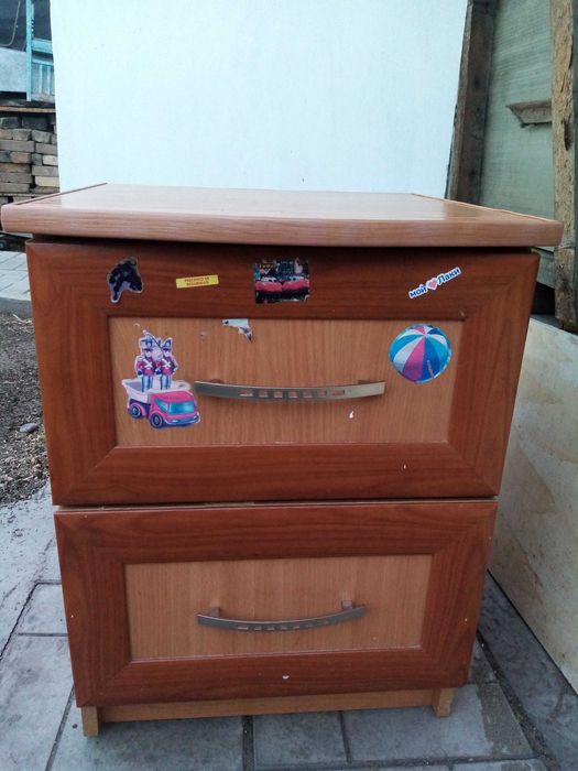 Тумбочки (прикроватные)