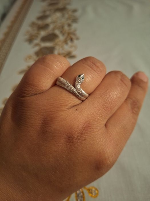 Продам кольцо женское серебро