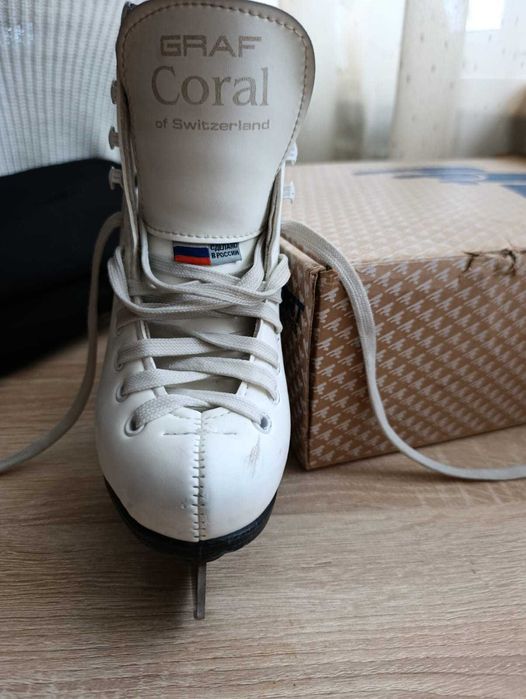 Фигурные коньки продам