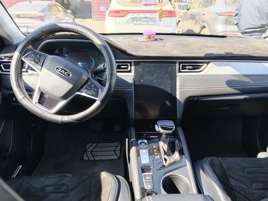 Продам автомобиль JAC J7 2023 года