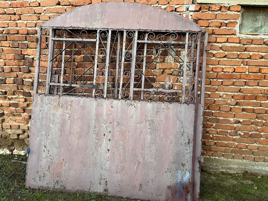 Дворна врата голяма и малка