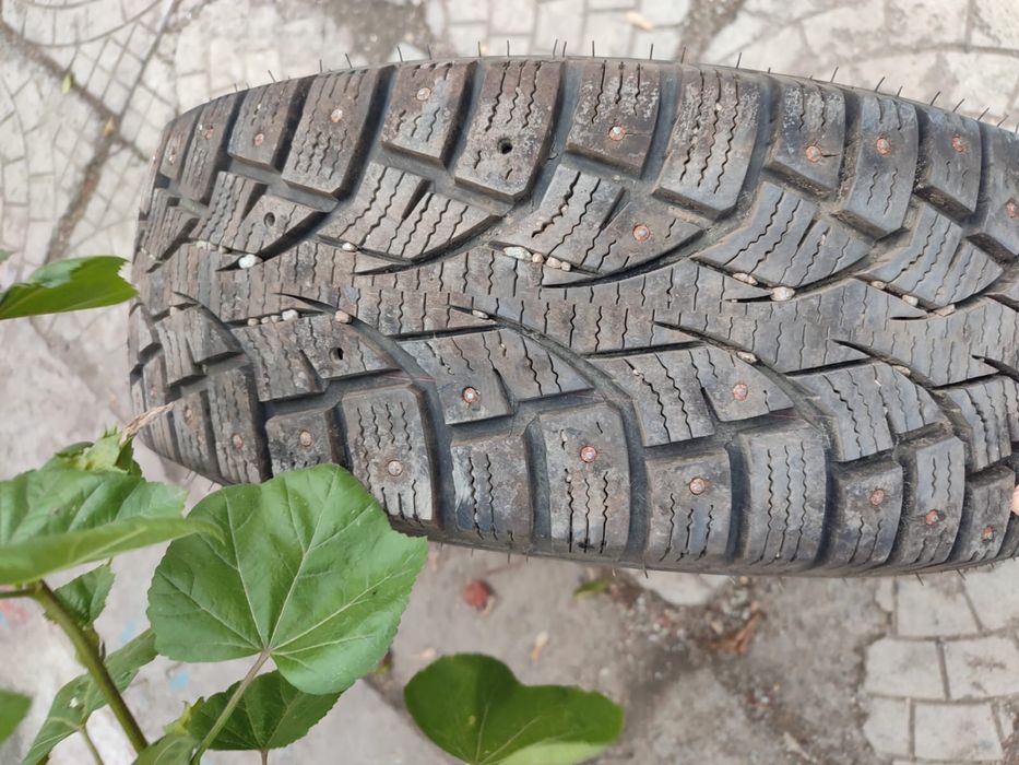 Продам комплект зимних шин