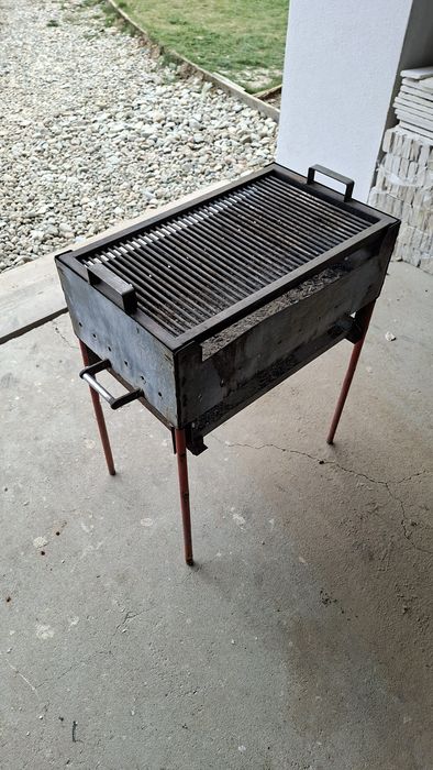 Gratar din inox cu picioare