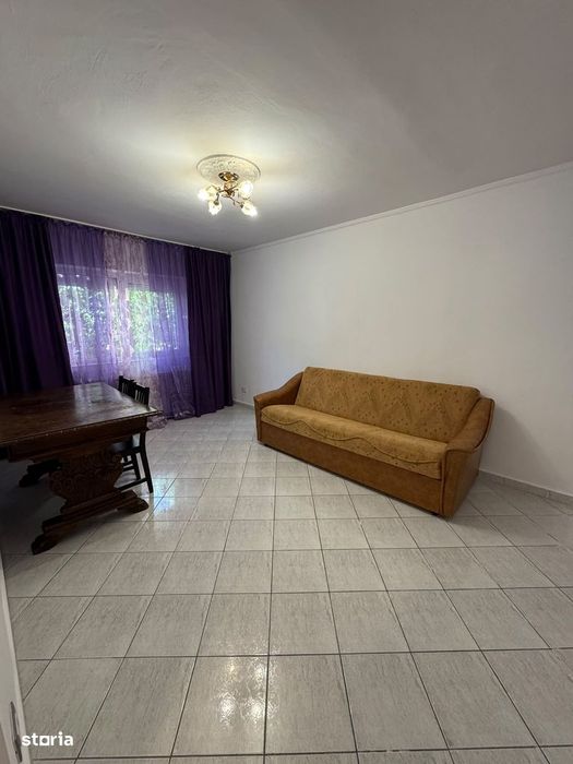 De inchiriat apartament 3 camere decomandat,zona Piata Mare 270€/luna