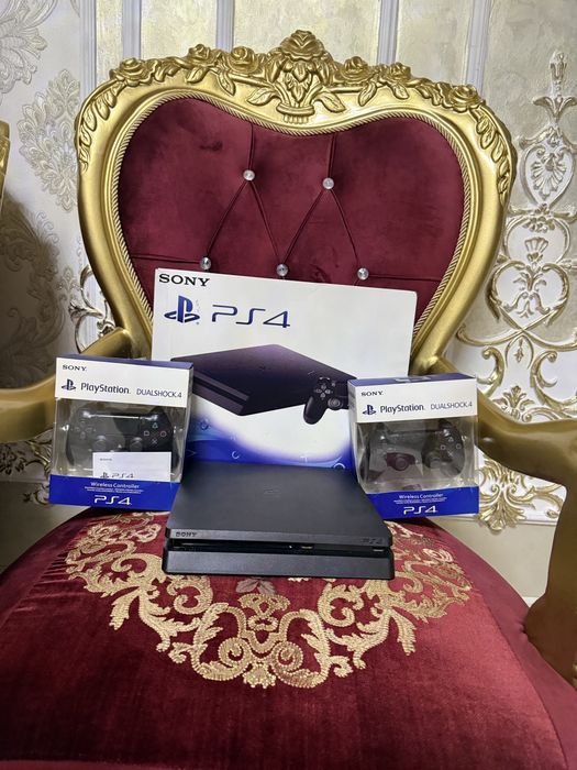 Playstation 4 slim, 2 джойстика