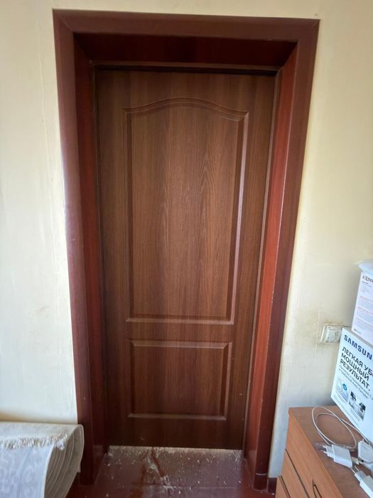 Дверь продаётся между комнатный