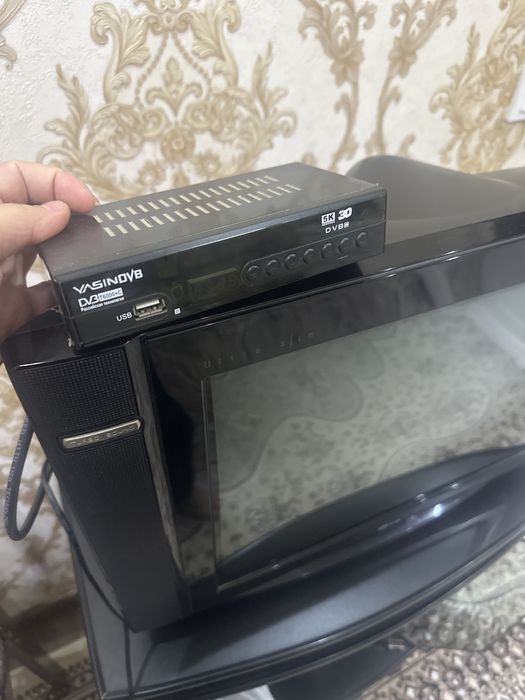 Телевизор + тунер + подставка+ DVD