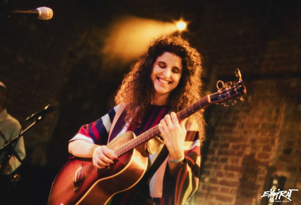 lectii de chitara (acompaniament, chitara/voce, compozitie)