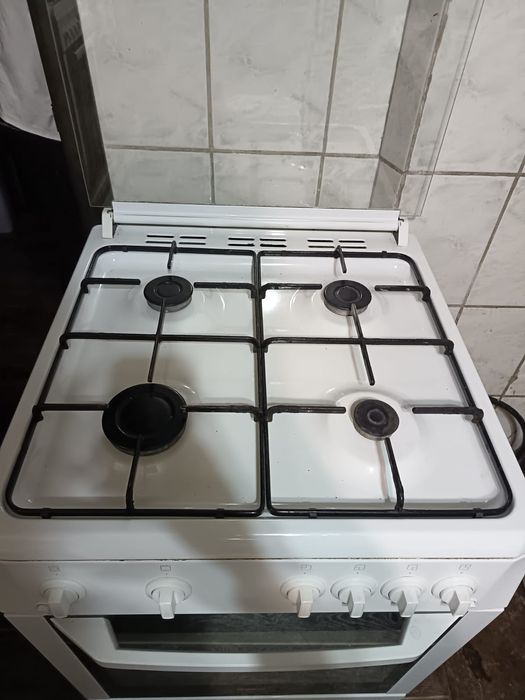 Продаю газ плиту Beko