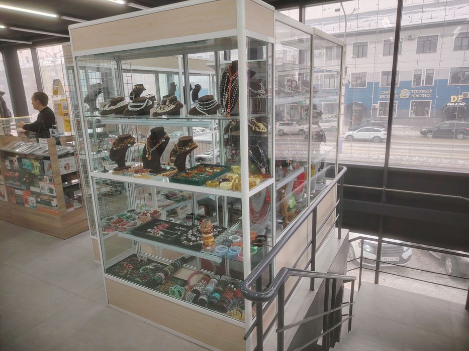 Витрины стеклянные