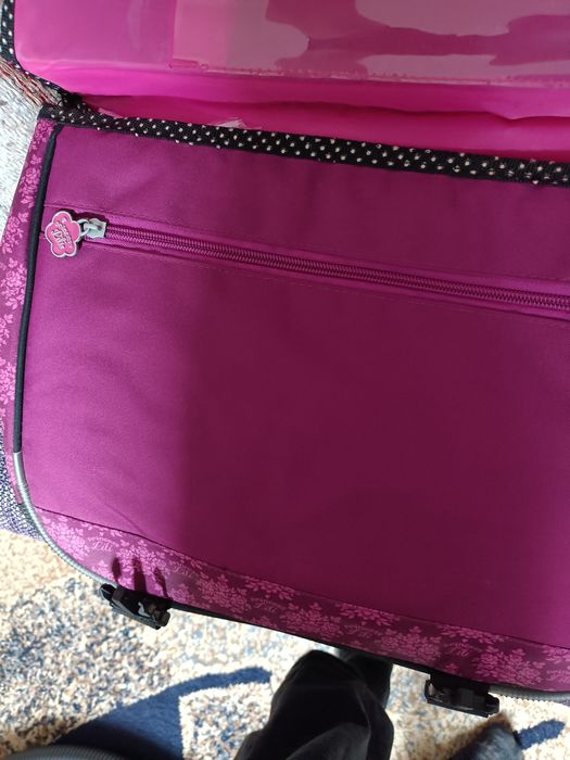 Ghiozdan  culoare roz fata