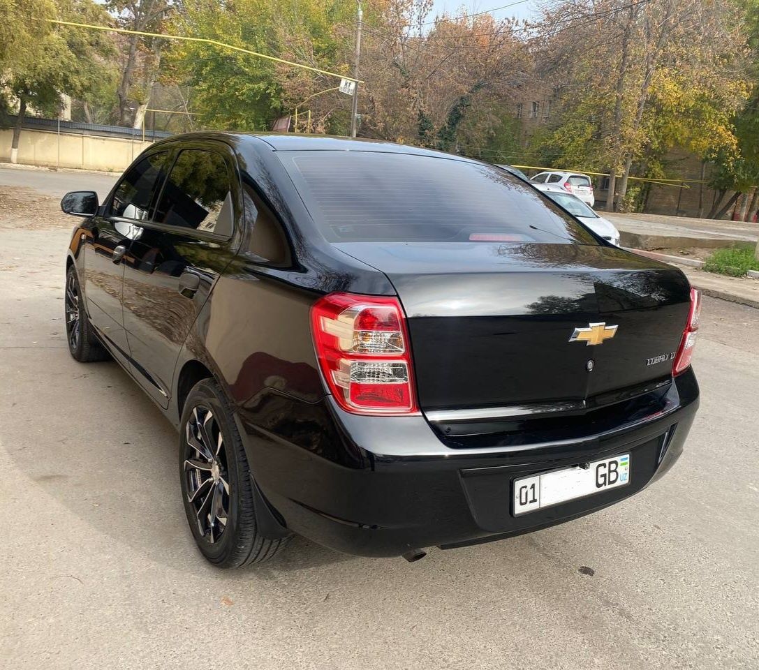 Chevrolet Cobalt черный