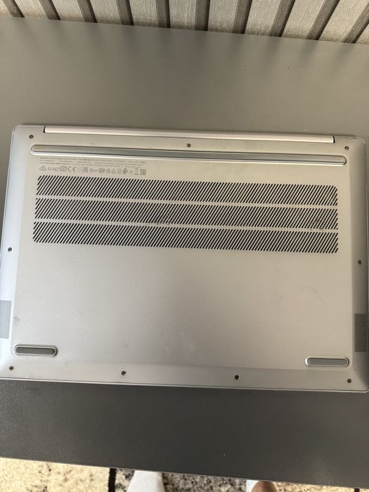 Vand laptop Lenovo IdeaPad Pro 5 16IRH8 defect