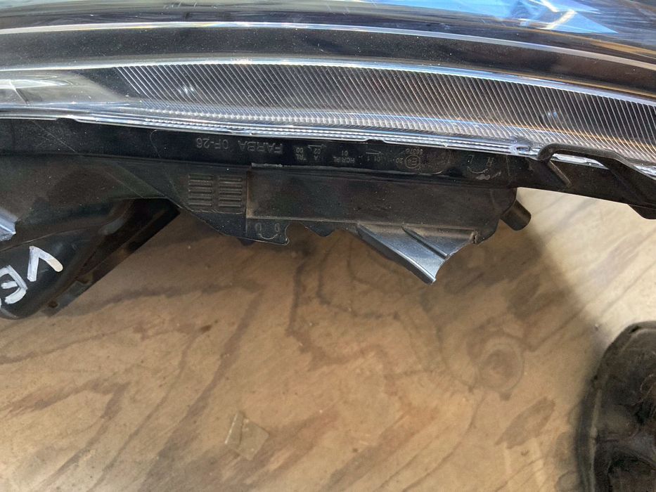 Десен фар за Toyota Verso 13-16.