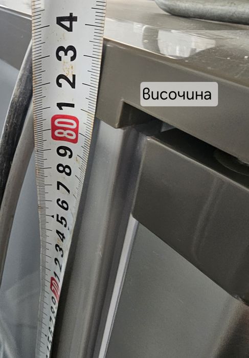 Малък хладилник с фризер