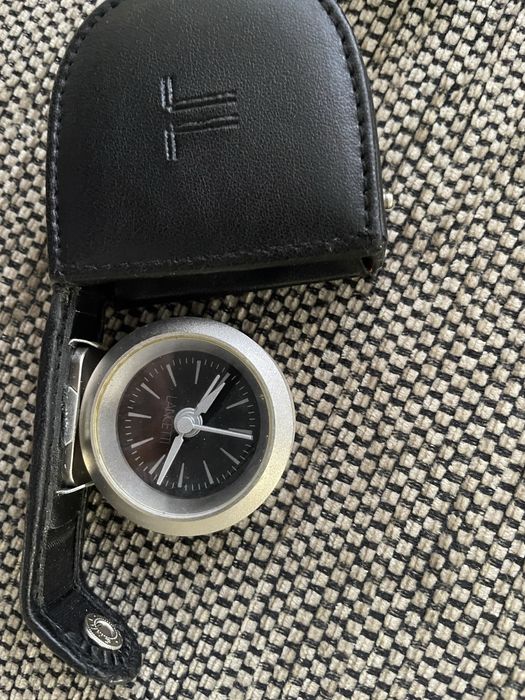 Елегантен портативен кварцов часовник
