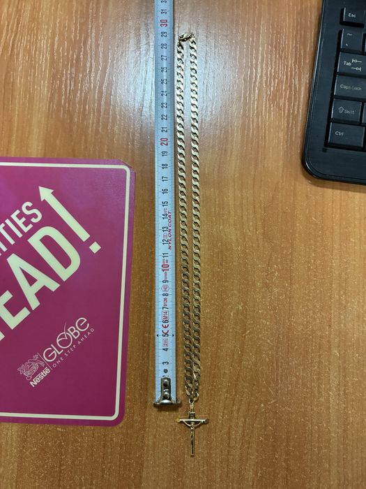 Златен синджир с кръст