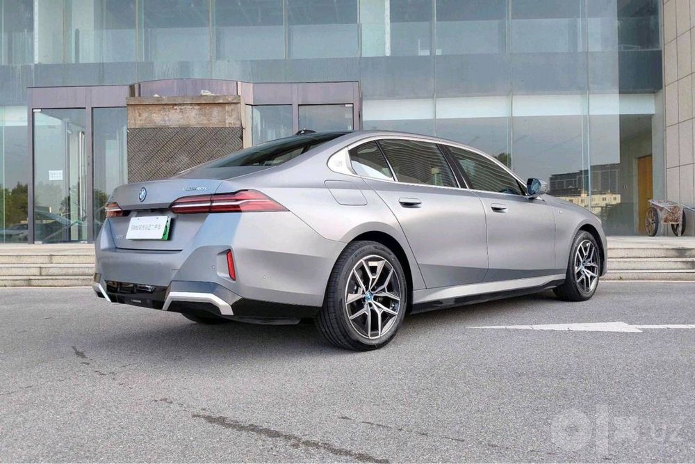 BMW i5 40L 2025 yil