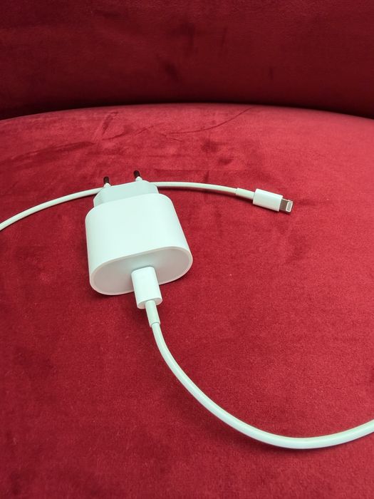 Iphone 12 pro!impecabil!80%baterie!256gb!încarcator cablu husa piele!