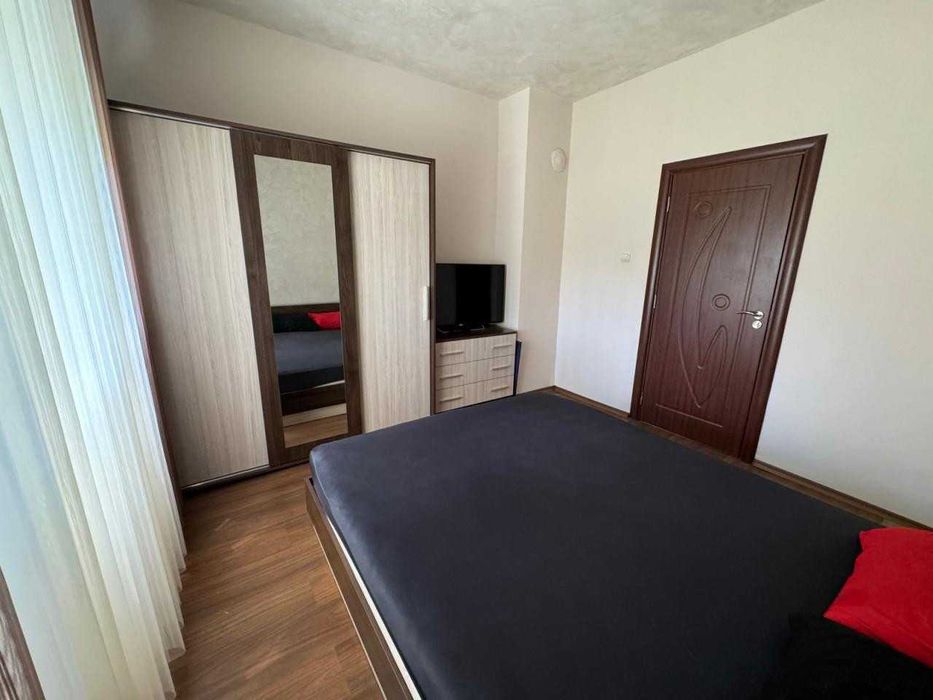 Тристаен апартамент Център