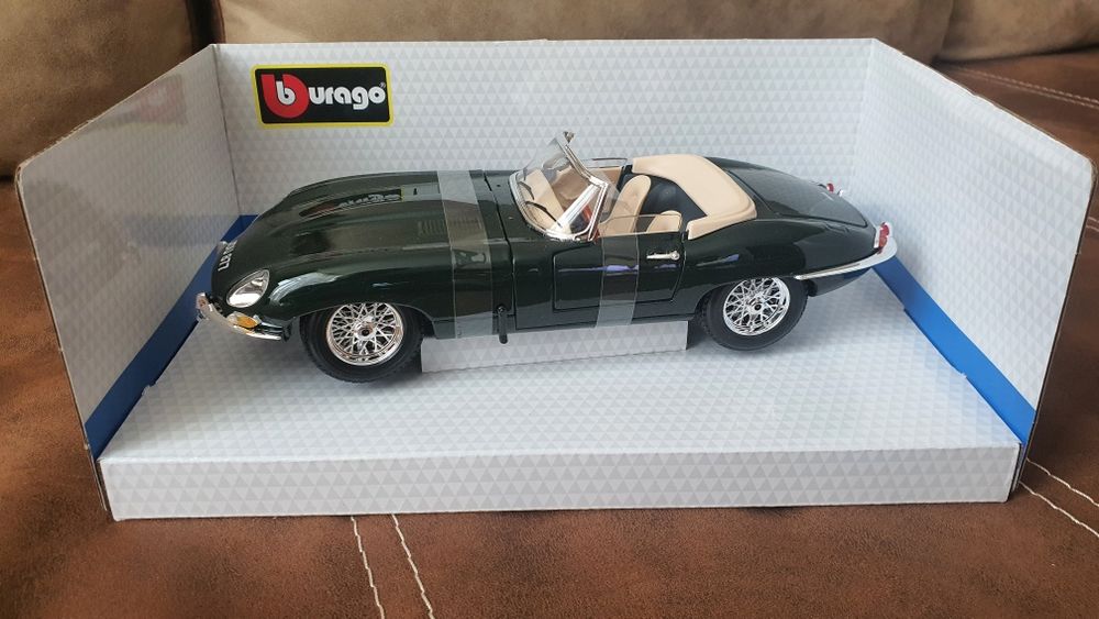 Vand macheta Bburago 1:18 jaguar e type