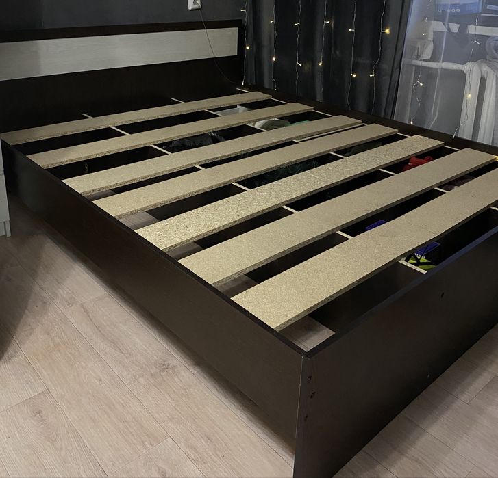 кровать двухспальная