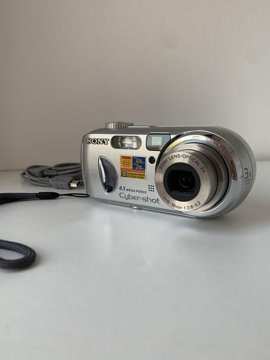 Aparat Foto Vintage Digital SONY Cyber-Shot DSC-P73 Silver 4.1 MP, Senzor Imagine CCD, 3x Optical Zoom, Made in Japan