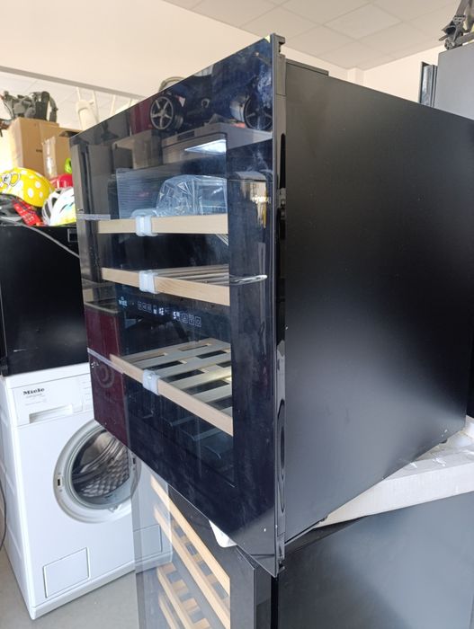 Нова Хладилна витрина за вино WINE COOLER