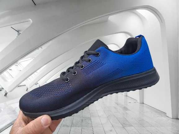 Дишащи олекотени мъжки маратонки в преливащо синьо и черно - S