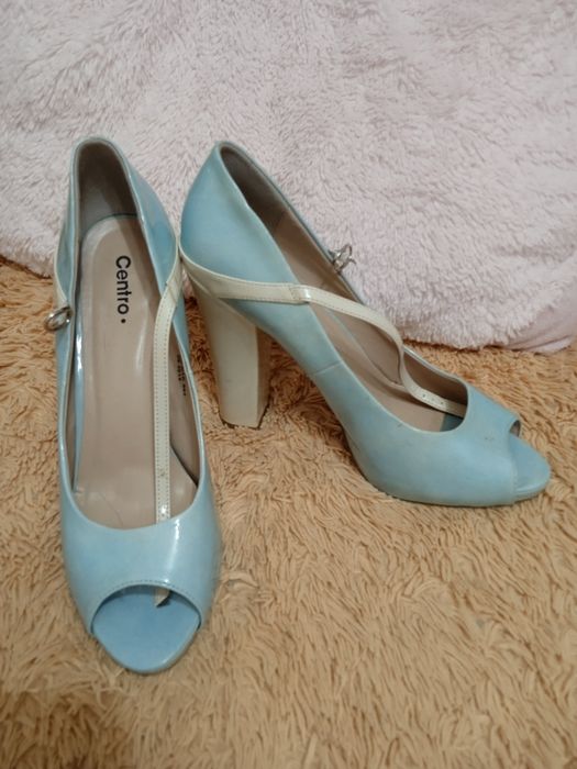 Продам туфли размеры 40