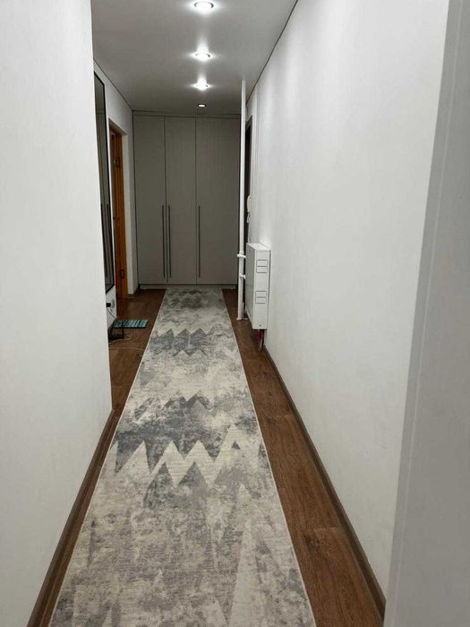 продам евротрешку, по Валиханова