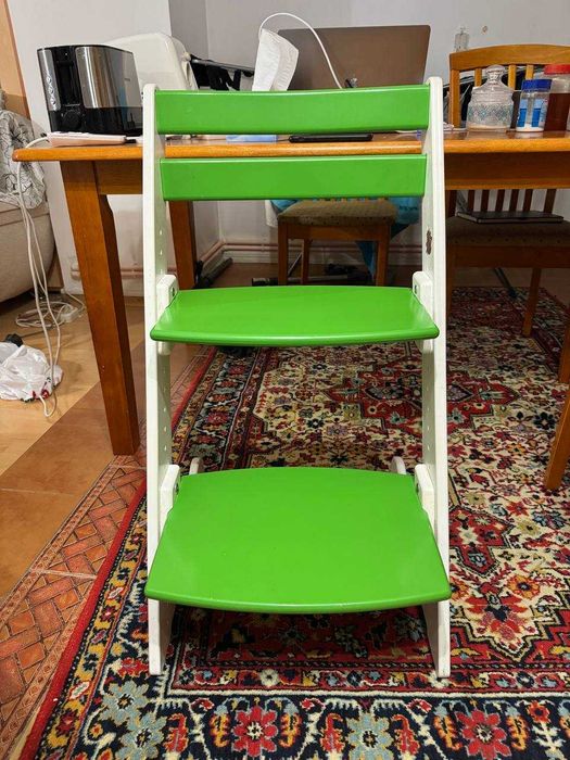 Детский стул деревянный, для ребенка от 3 до 8 лет.