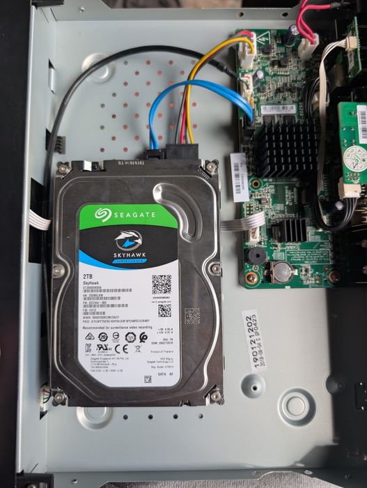 Sistem supraveghere video Hikvision – 4 camere + DVR + HDD 2TB