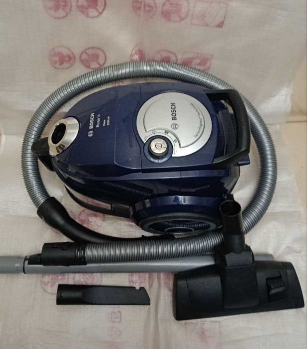Пылесос Bosch 2200 W.Контейнер пылесборник.Отличный.Гарантия.