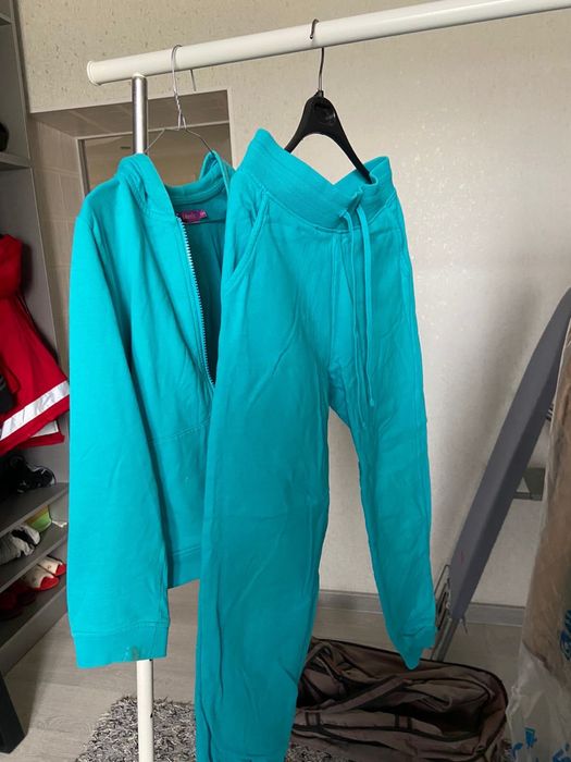 Подростковый спортивный костюм