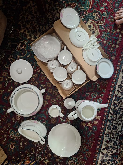 Фарфоровое изделие марки Dubai Porcelain