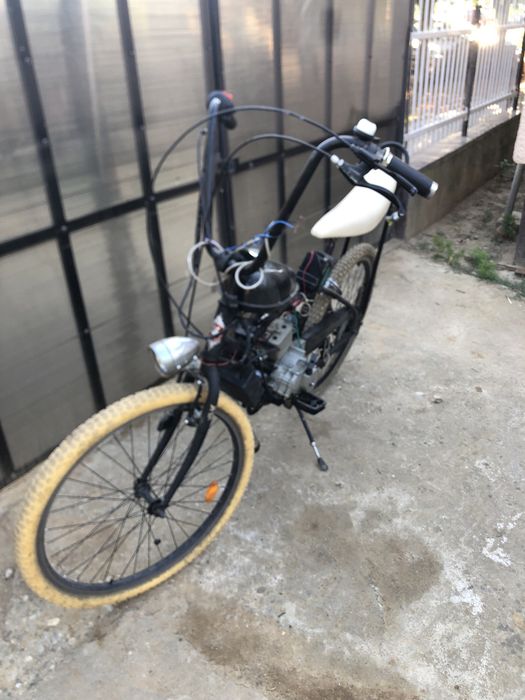 Vand bicicleta cu motor