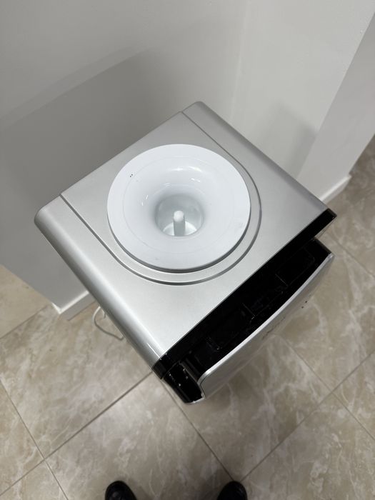 Кулер для воды.