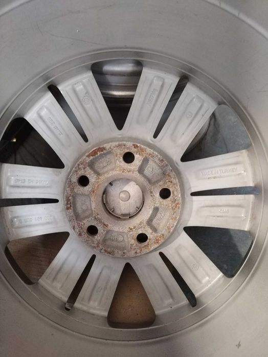 Продавам различни по размер гуми и джанти за VW,BMW и д-р.