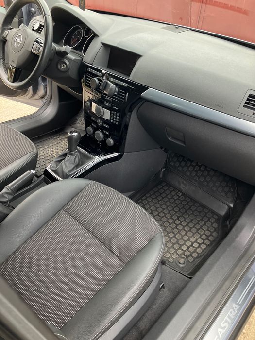 Vand Opel Astra H intretinut - facelift 125 cai