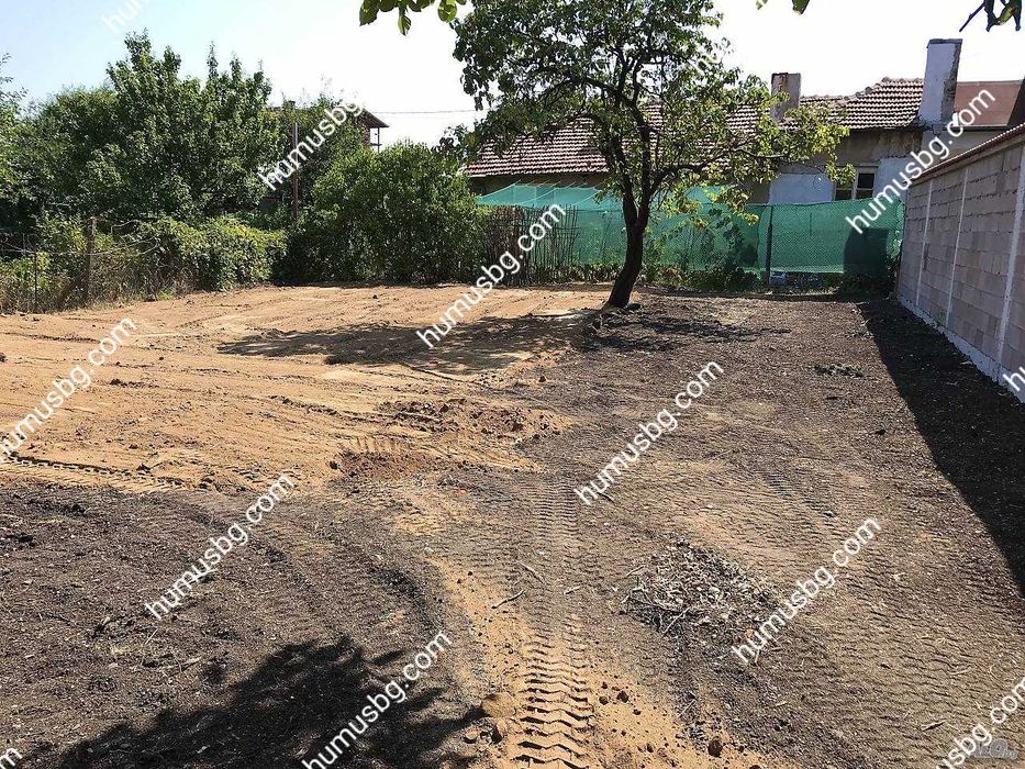 Доставка на хумус - почва за озеленяване /humusbg.com/