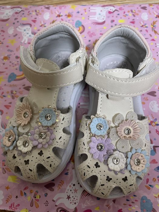 Сандали на девочку